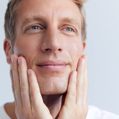 NIVEA MEN Sensitive After Shave Balsam (100 ml), beruhigendes After Shave, feuchtigkeitsspendende Hautpflege nach der Rasur mit Kamille und Vitamin E